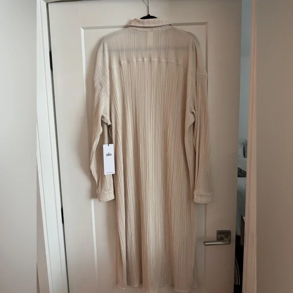Alo Micro Plisse Shirt Dress, Oat Milk, Size Medium - Picture 6 of 6